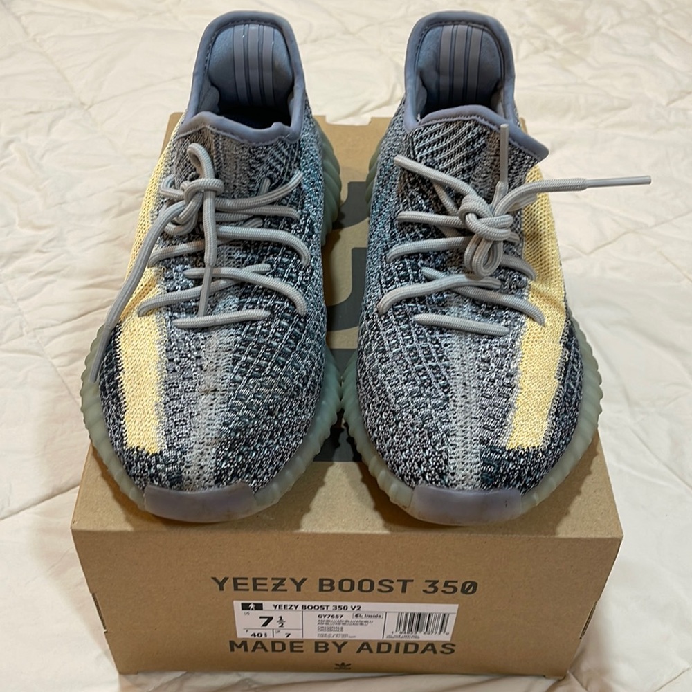 Yeezy Boost 350 V2🔥